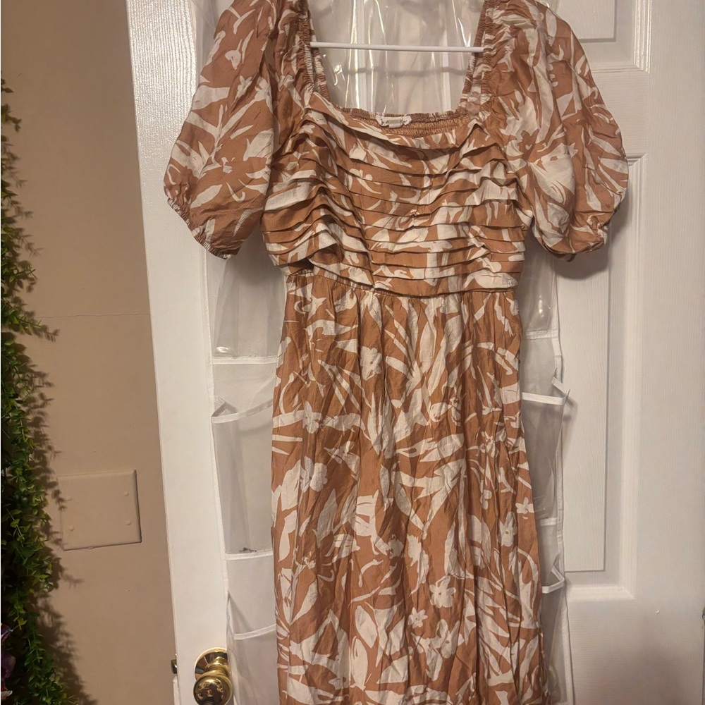 Floral Puff Sleeve Dress in Brown and White